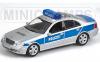 Mercedes Benz W211 Limousine E-KLasse 2002 POLIZEI Hamburg silber / blau 1:43