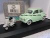 Fiat 500 green with white tyre and with grey Vespa 1:43